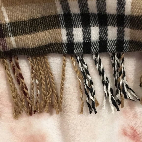 Pierre Cardin Acrylic Woven Scarf NWOT Tan Black White Red Plaid. 12.50” X 80” - Picture 3 of 9